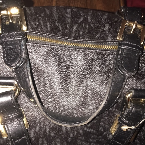 Authentic Michael Kors Handbag! Does not come with dust bag! Check all pics! - Picture 6 of 11